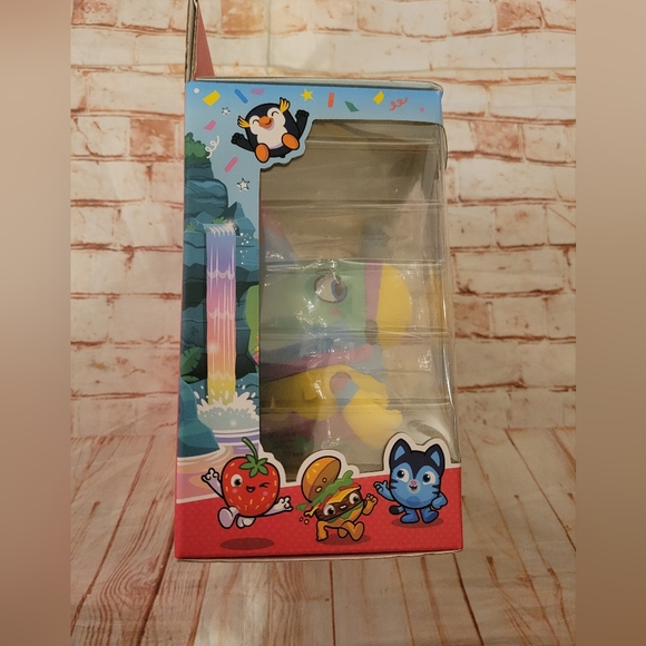 Pinata Smashlings: Dazzle the Dizzy Donkey Character Pack Roblox Exclusive - Picture 4 of 10